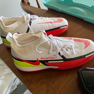 Women’s Nike phantom indoor soccer cleats